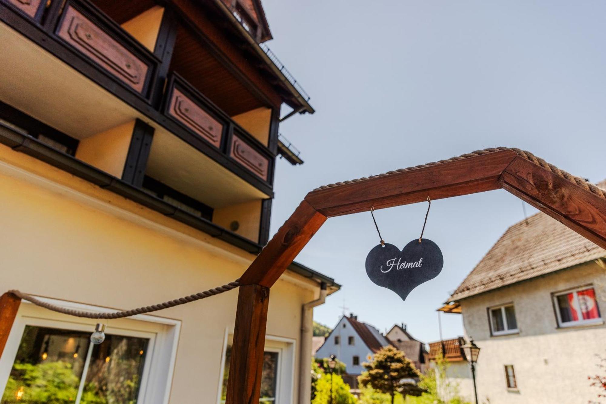 Landgasthof Zur Linde Heimbuchenthal Exteriér fotografie