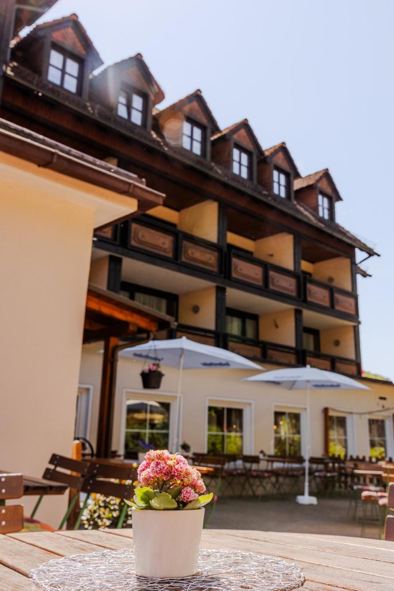 Landgasthof Zur Linde Heimbuchenthal Exteriér fotografie